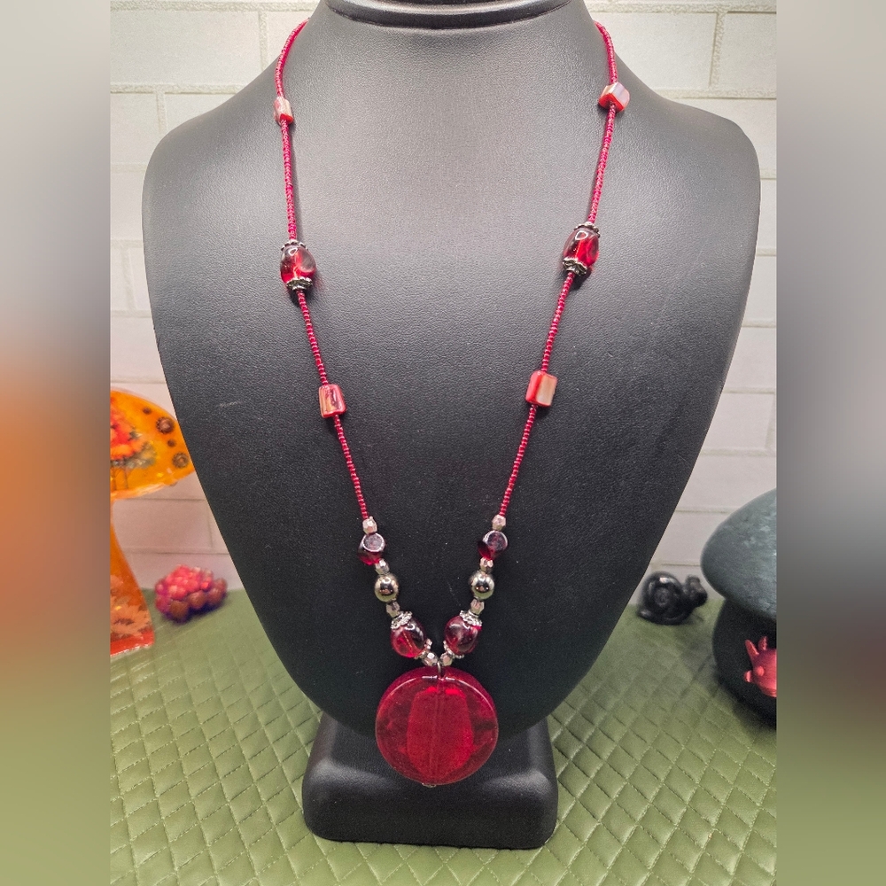 969. Red Glass Pendant Bead Necklace